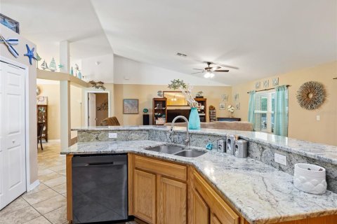 House in Citrus Springs, Florida 4 bedrooms, 207.54 sq.m. № 1910811 - photo 11