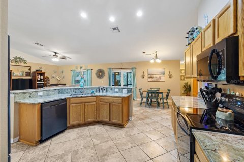 House in Citrus Springs, Florida 4 bedrooms, 207.54 sq.m. № 1910811 - photo 8