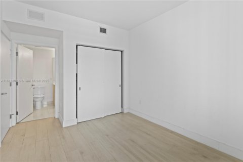 Condominio en alquiler en North Miami Beach, Florida, 2 dormitorios, 104.89 m2 № 1938672 - foto 16