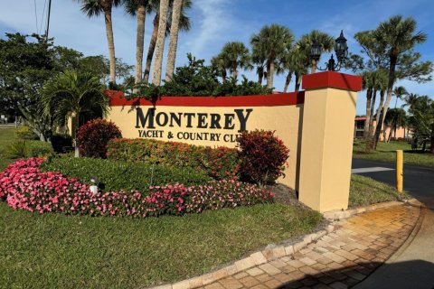 Condo in Stuart, Florida, 2 bedrooms  № 888469 - photo 1