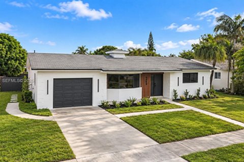 Casa en Hollywood, Florida 4 dormitorios, 183.02 m2 № 2382048