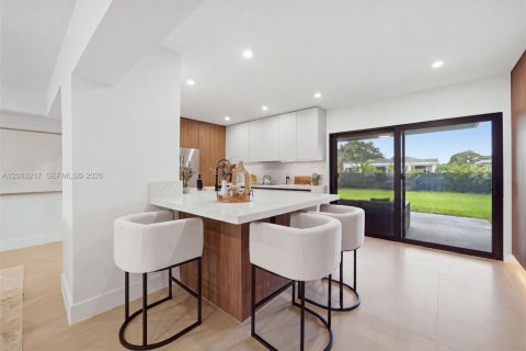 Casa en venta en Hollywood, Florida, 4 dormitorios, 183.02 m2 № 2382048 - foto 15