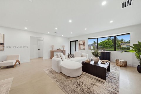 Casa en venta en Hollywood, Florida, 4 dormitorios, 183.02 m2 № 2382048 - foto 10