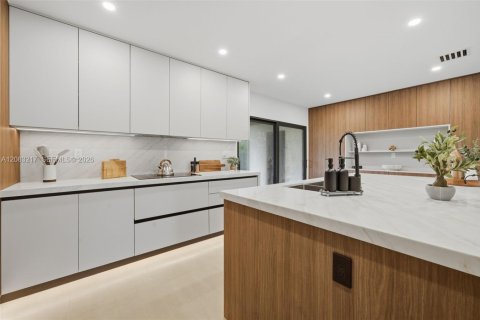 Casa en venta en Hollywood, Florida, 4 dormitorios, 183.02 m2 № 2382048 - foto 23