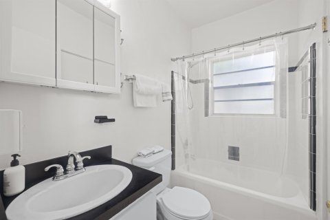 Condominio en alquiler en Palm Beach, Florida, 1 dormitorio, 155.52 m2 № 2173033 - foto 4