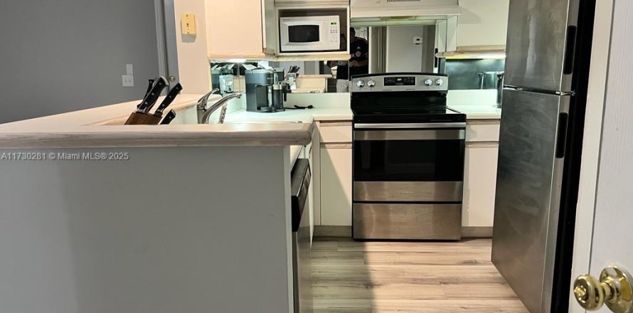 Condominio en Aventura, Florida, 1 dormitorio № 1812194