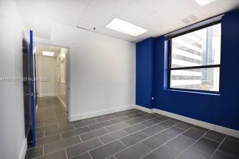 Commercial property in Miami, Florida № 1990094 - photo 9