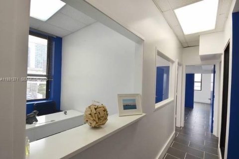 Commercial property in Miami, Florida № 1990094 - photo 6