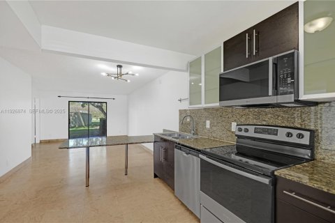 Купить кондоминиум в Санрайз, Флорида 2 спальни, 74.32м2, № 1985924 - фото 12