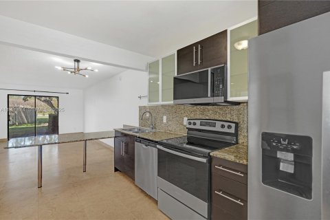 Купить кондоминиум в Санрайз, Флорида 2 спальни, 74.32м2, № 1985924 - фото 13