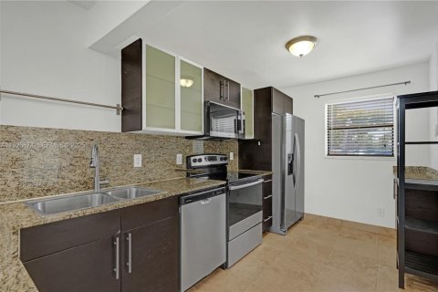 Купить кондоминиум в Санрайз, Флорида 2 спальни, 74.32м2, № 1985924 - фото 11