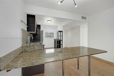 Купить кондоминиум в Санрайз, Флорида 2 спальни, 74.32м2, № 1985924 - фото 9