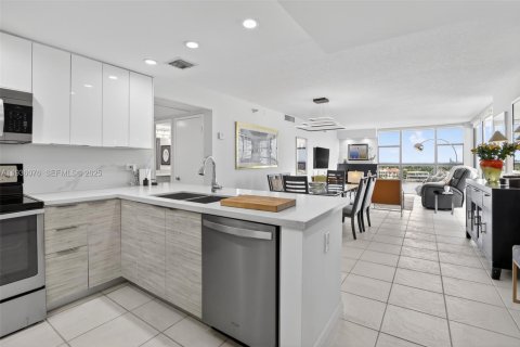 Copropriété à vendre à Aventura, Floride: 2 chambres, 105.72 m2 № 1994268 - photo 4