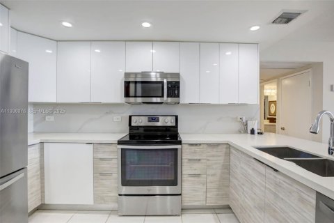 Copropriété à vendre à Aventura, Floride: 2 chambres, 105.72 m2 № 1994268 - photo 5