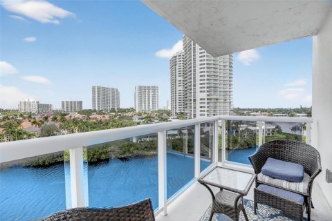 Copropriété à vendre à Aventura, Floride: 2 chambres, 105.72 m2 № 1994268 - photo 3