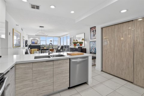 Copropriété à vendre à Aventura, Floride: 2 chambres, 105.72 m2 № 1994268 - photo 6