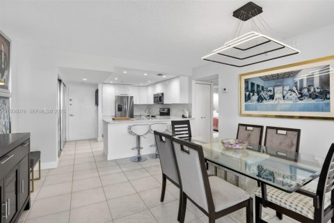 Copropriété à vendre à Aventura, Floride: 2 chambres, 105.72 m2 № 1994268 - photo 11