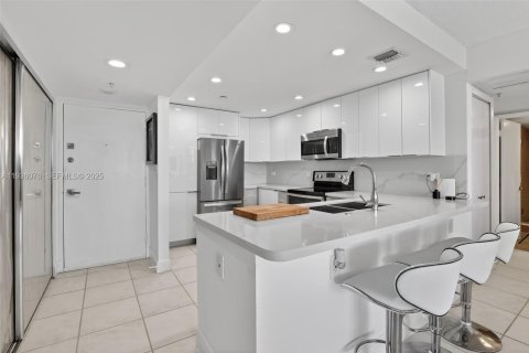 Copropriété à vendre à Aventura, Floride: 2 chambres, 105.72 m2 № 1994268 - photo 1