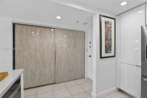 Copropriété à vendre à Aventura, Floride: 2 chambres, 105.72 m2 № 1994268 - photo 7