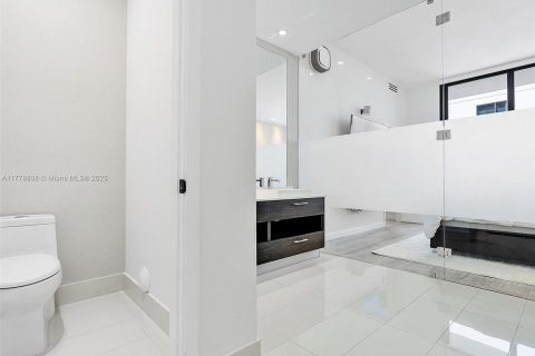Condo in Miami, Florida, 3 bedrooms № 2037060 - photo 13