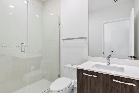 Condo in Miami, Florida, 3 bedrooms № 2037060 - photo 18