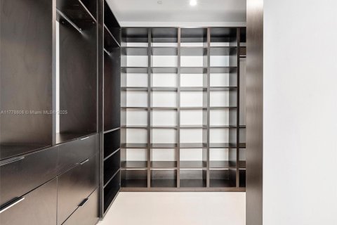 Condo in Miami, Florida, 3 bedrooms № 2037060 - photo 15