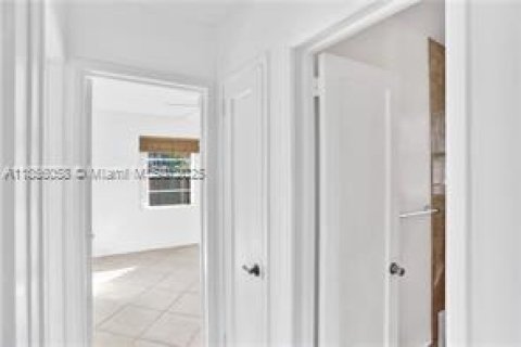 Villa ou maison à louer à Fort Lauderdale, Floride: 2 chambres, 92.07 m2 № 1880037 - photo 14