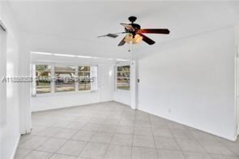 Villa ou maison à louer à Fort Lauderdale, Floride: 2 chambres, 92.07 m2 № 1880037 - photo 12