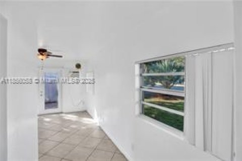Villa ou maison à louer à Fort Lauderdale, Floride: 2 chambres, 92.07 m2 № 1880037 - photo 6