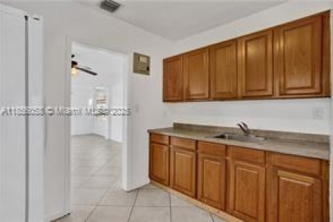 Villa ou maison à louer à Fort Lauderdale, Floride: 2 chambres, 92.07 m2 № 1880037 - photo 4