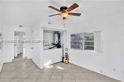 Villa ou maison à louer à Fort Lauderdale, Floride: 2 chambres, 92.07 m2 № 1880037 - photo 7