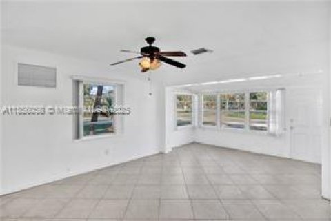 Villa ou maison à louer à Fort Lauderdale, Floride: 2 chambres, 92.07 m2 № 1880037 - photo 13