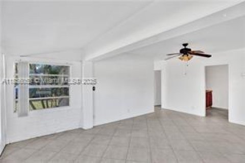 Villa ou maison à louer à Fort Lauderdale, Floride: 2 chambres, 92.07 m2 № 1880037 - photo 11