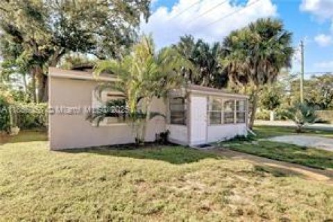 Villa ou maison à louer à Fort Lauderdale, Floride: 2 chambres, 92.07 m2 № 1880037 - photo 2