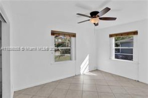 Villa ou maison à louer à Fort Lauderdale, Floride: 2 chambres, 92.07 m2 № 1880037 - photo 17
