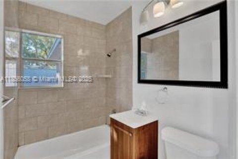 Villa ou maison à louer à Fort Lauderdale, Floride: 2 chambres, 92.07 m2 № 1880037 - photo 15