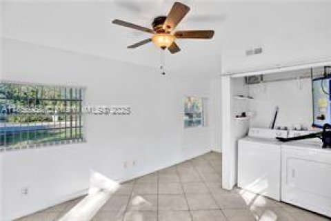 Villa ou maison à louer à Fort Lauderdale, Floride: 2 chambres, 92.07 m2 № 1880037 - photo 8