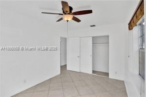 Villa ou maison à louer à Fort Lauderdale, Floride: 2 chambres, 92.07 m2 № 1880037 - photo 18