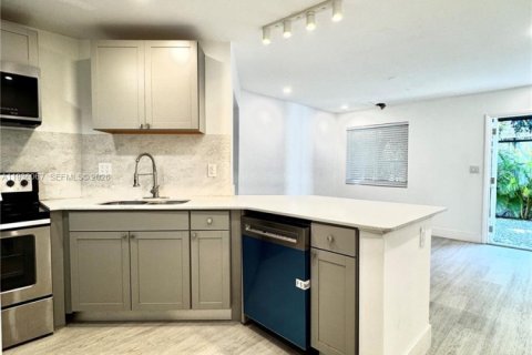 Immobilier commercial à vendre à Dania Beach, Floride: 197.7 m2 № 2078924 - photo 14