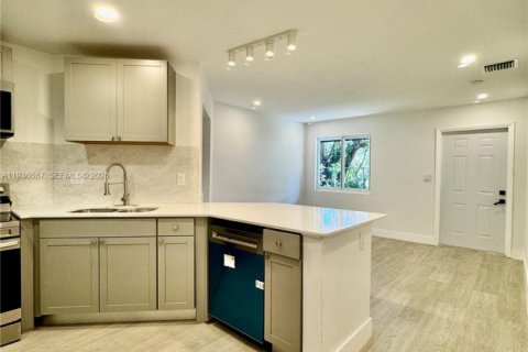 Immobilier commercial à vendre à Dania Beach, Floride: 197.7 m2 № 2078924 - photo 12