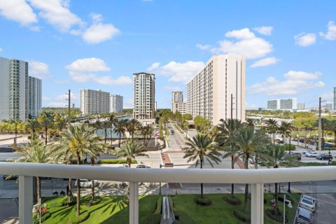 Condominio en venta en Sunny Isles Beach, Florida, 2 dormitorios, 133.31 m2 № 2008786 - foto 26