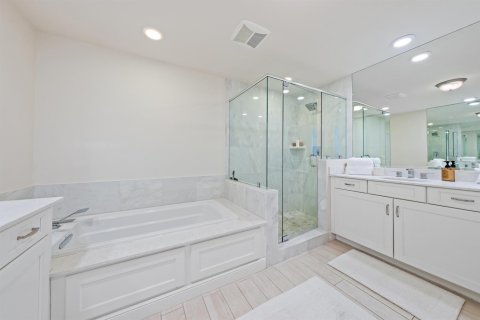 Condo in Juno Beach, Florida, 3 bedrooms  № 2245211 - photo 16