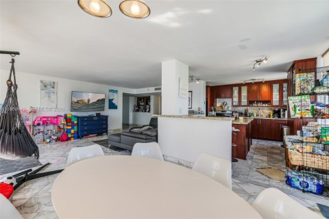 Condominio en venta en Sunny Isles Beach, Florida, 2 dormitorios, 144.18 m2 № 2020185 - foto 11