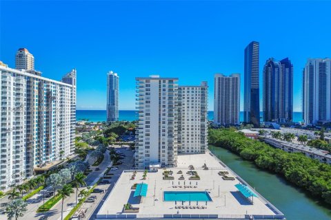 Condominio en Sunny Isles Beach, Florida, 2 dormitorios  № 2020185