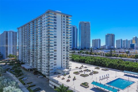 Condominio en venta en Sunny Isles Beach, Florida, 2 dormitorios, 144.18 m2 № 2020185 - foto 3