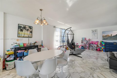 Condominio en venta en Sunny Isles Beach, Florida, 2 dormitorios, 144.18 m2 № 2020185 - foto 10