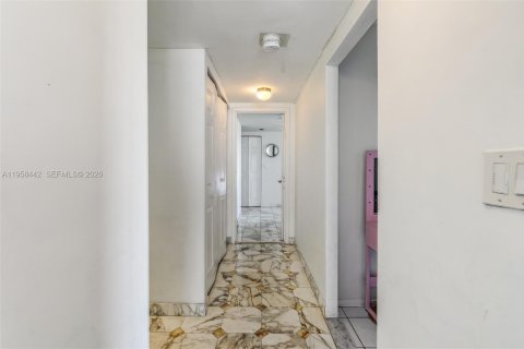 Condominio en venta en Sunny Isles Beach, Florida, 2 dormitorios, 144.18 m2 № 2020185 - foto 19