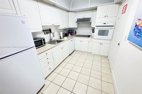 Copropriété à vendre à Hollywood, Floride: 1 chambre, 81.2 m2 № 2240453 - photo 11