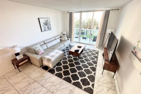 Copropriété à vendre à Hollywood, Floride: 1 chambre, 81.2 m2 № 2240453 - photo 2