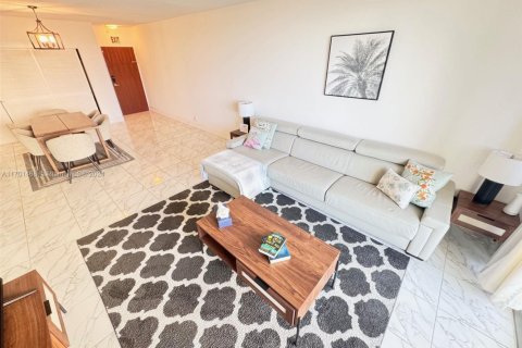 Copropriété à vendre à Hollywood, Floride: 1 chambre, 81.2 m2 № 2240453 - photo 29